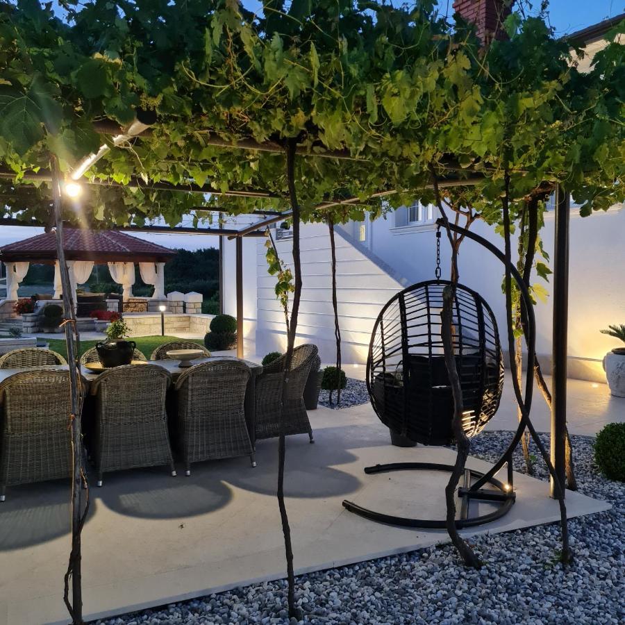 Holiday Apartment Villa Bianca พาซิน ภายนอก รูปภาพ